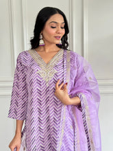 Chevron patterned lavender kurta with silk pants and dupatta