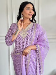 Chevron patterned lavender kurta with silk pants and dupatta
