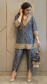 Elegant Kurta and Pant Ensemble with Embroidery