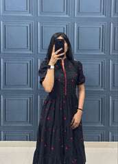 Chic Black Tiered Dress with Red Geometric Print