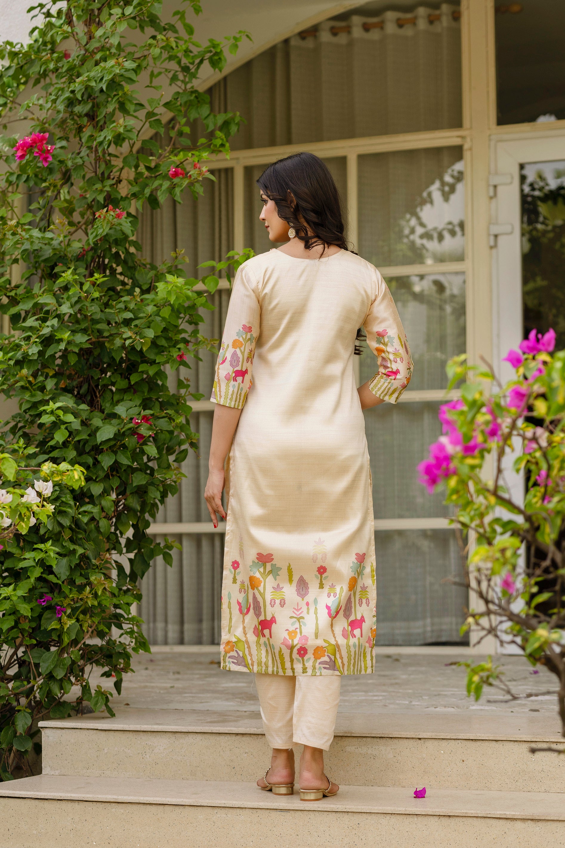 Ivory Kurta Set with Colorful Floral & Animal Motif Dupatta