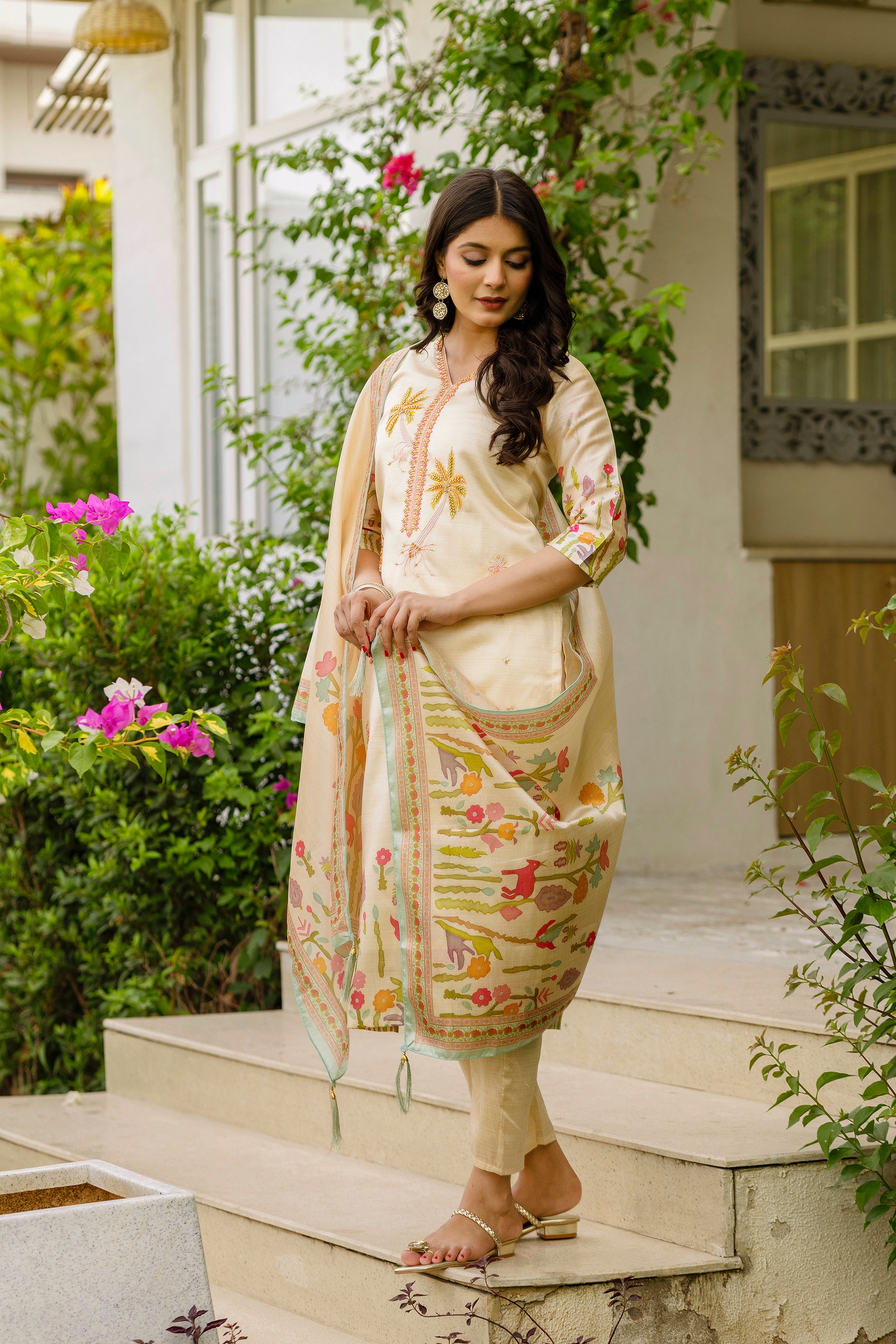 Ivory Kurta Set with Colorful Floral & Animal Motif Dupatta