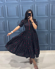 Chic Black Tiered Dress with Red Geometric Print